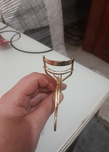 Kirpik kıvırıcı