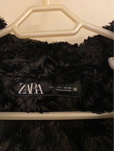 Zara Mont