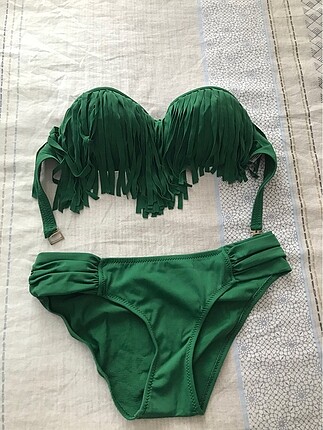 Yeşil püsküllü bikini