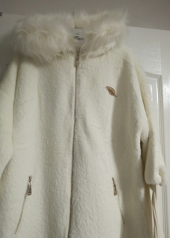 Uzun Beyaz Kadın Kaban, Kürk Detaylı - Görsel 5