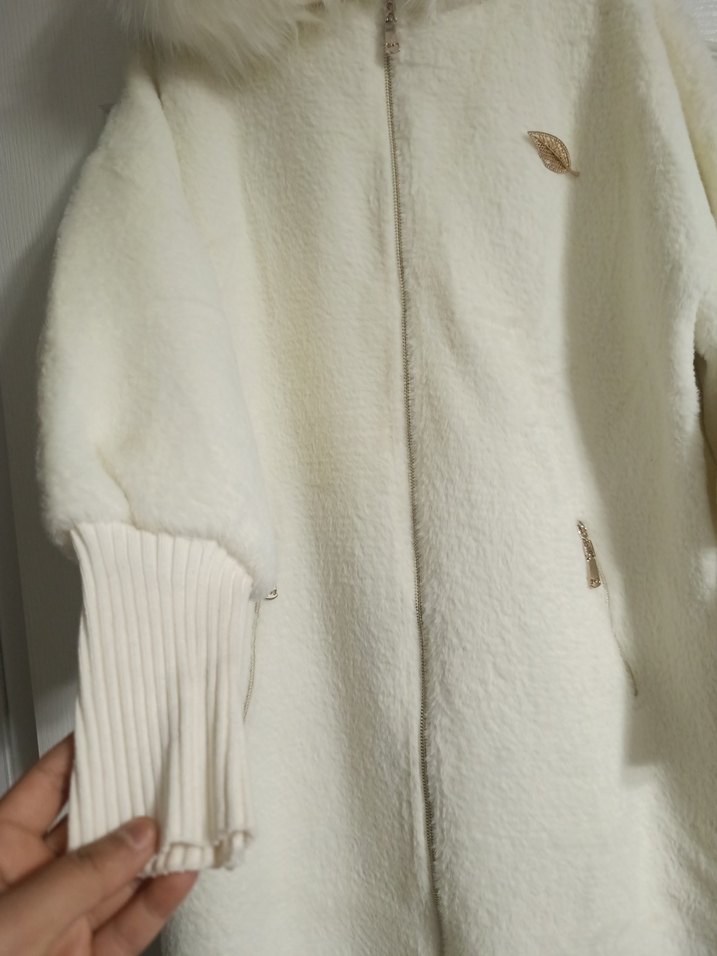 Uzun Beyaz Kadın Kaban, Kürk Detaylı - Görsel 4