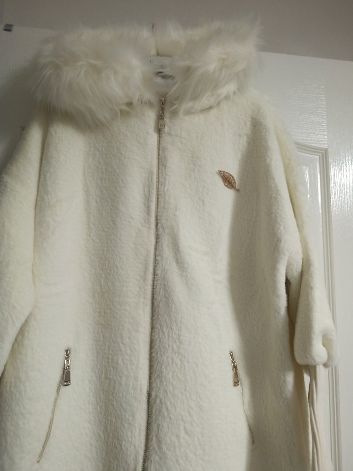 Uzun Beyaz Kadın Kaban, Kürk Detaylı - Görsel 5