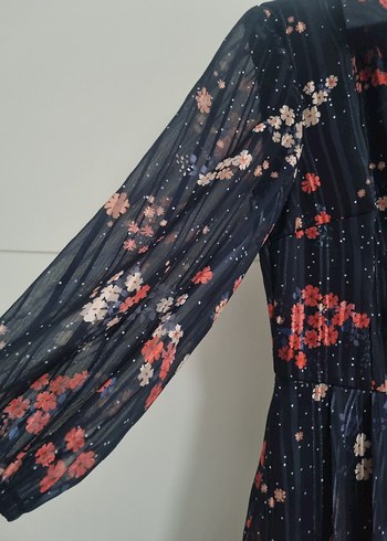 Piliseli Çiçek Desenli Siyah Uzun Elbise - Görsel 4