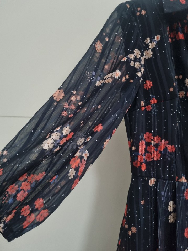 Piliseli Çiçek Desenli Siyah Uzun Elbise - Görsel 4