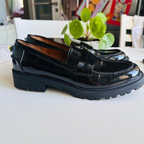 40 Beden siyah Renk Hiç kullanılmamış rugan loafer