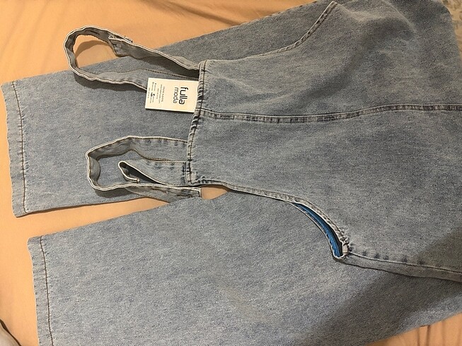 Kadın tulum salopet etiketli fulla moda