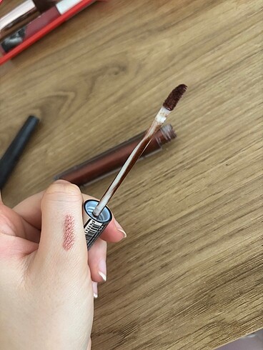 Maybelline Likit far göz kalemi