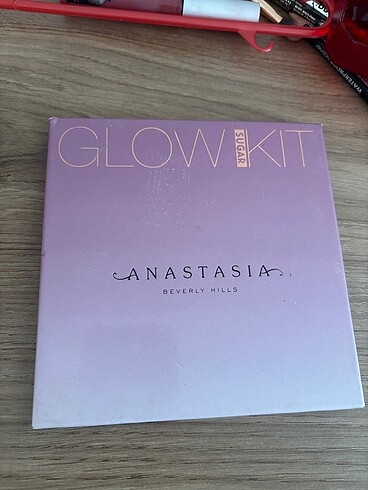 Anastasia glow aydınlatıcı kit