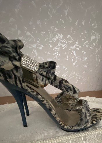 Bohem Zebra Desenli Tokalı Topuklu Kadın Ayakkabı - Görsel 3