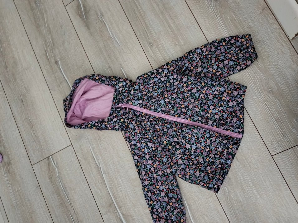 h&m 3-4 yaş Çiçek Desenli Kapüşonlu Kız Yağmurluk - Görsel 2