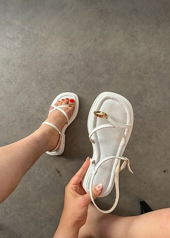 Beyaz Minimalist Topuklu Sandalet - Görsel 2