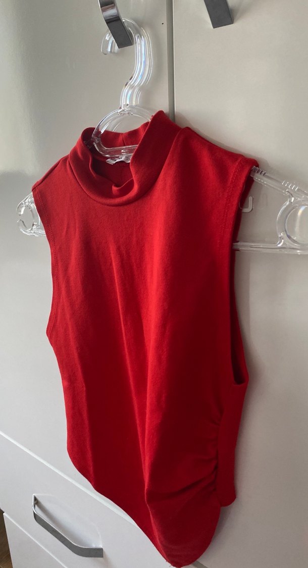 Kolsuz Kırmızı Yüksek Yaka Body - Görsel 2