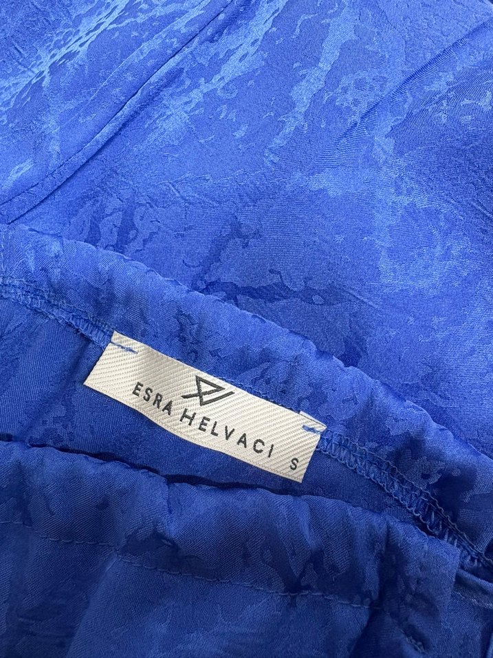 Mavi Saten Uzun V Yakalı Salaş Elbise - Görsel 3