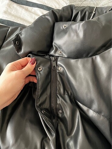 38 Beden siyah Renk Stradivarius Şişme Mont