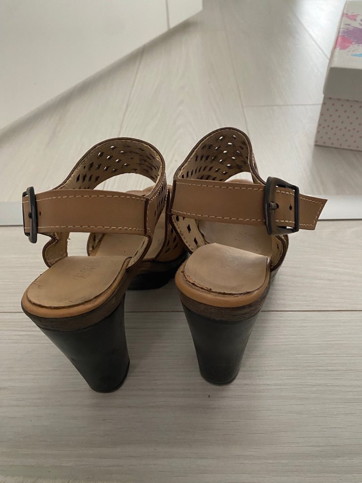 Bej Deri Kadın Dolgu Topuklu Sandalet - Görsel 2