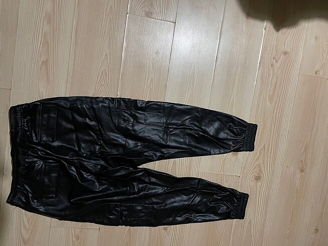 Bershka erkek deri paraşüt pantolon