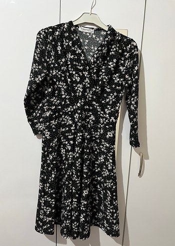 V Yaka Çiçekli Mini Siyah Bluz - Görsel 2