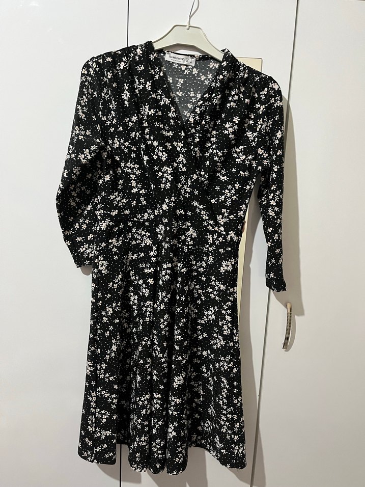 V Yaka Çiçekli Mini Siyah Bluz - Görsel 2