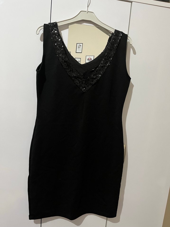 Drapeli Siyah Midi V Yaka Kadın Elbise - Görsel 3