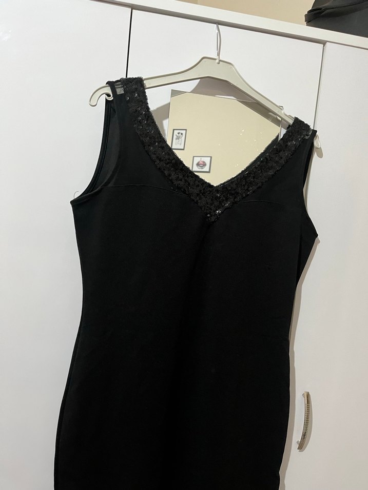 Drapeli Siyah Midi V Yaka Kadın Elbise - Görsel 2