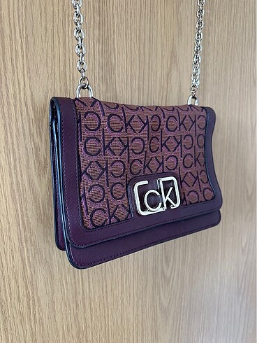Beden Calvin klein kol çantası