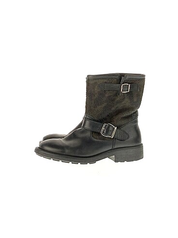 Guess Bot %70 İndirimli.