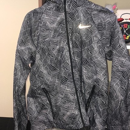 Nike yağmurluk