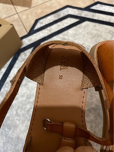 30 Beden kahverengi Renk Zara sandalet