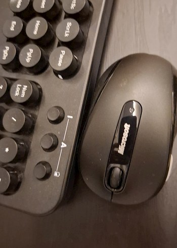 Yuvarlak tuşlu siyah klavye ve mouse seti - Görsel 2