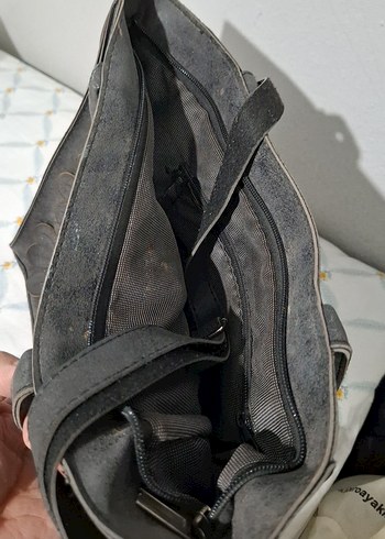 Siyah Deri Çiçek Desenli Kadın Çantası - Görsel 3