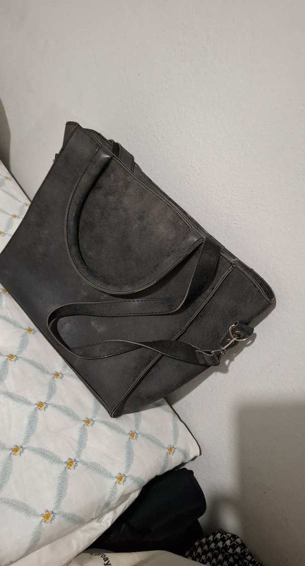 Siyah Deri Çiçek Desenli Kadın Çantası - Görsel 2