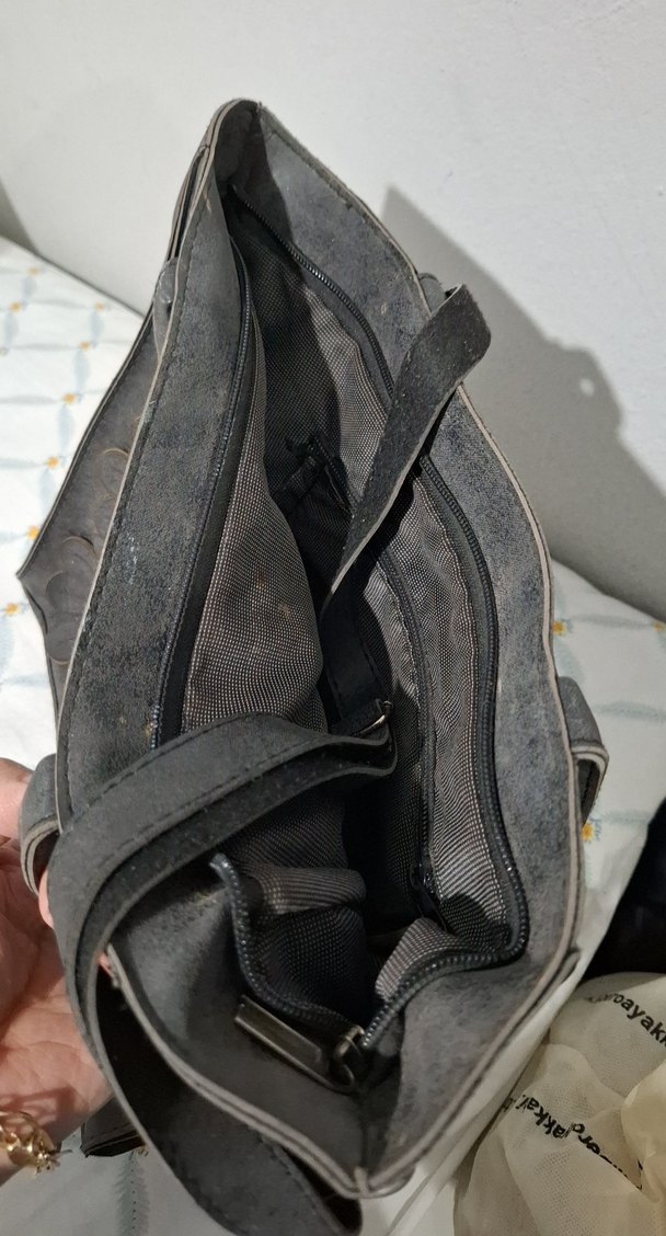 Siyah Deri Çiçek Desenli Kadın Çantası - Görsel 3