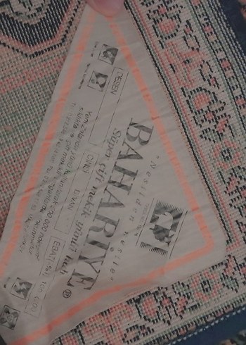 Klasik Desenli Çok Renkli Halı - Görsel 3