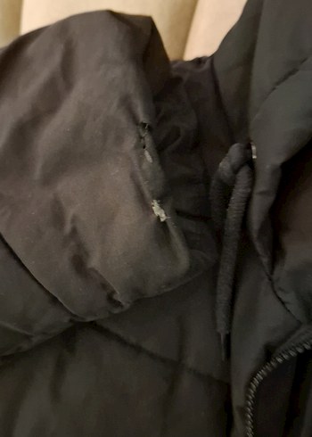 Siyah Kapüşonlu Uzun Kollu Puff Mont - Görsel 4