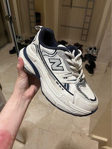 New Balance Giyildi ama sıkıyo ayaklarımı satıyorum