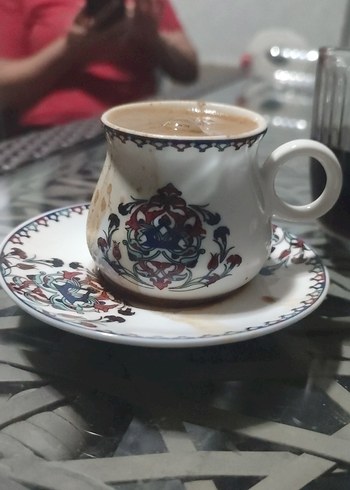 Desenli Beyaz Seramik Fincan ve Tabak