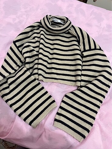 Bershka Crop Kazak