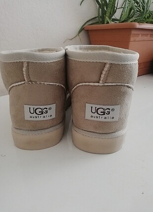 Ugg Ugg bot