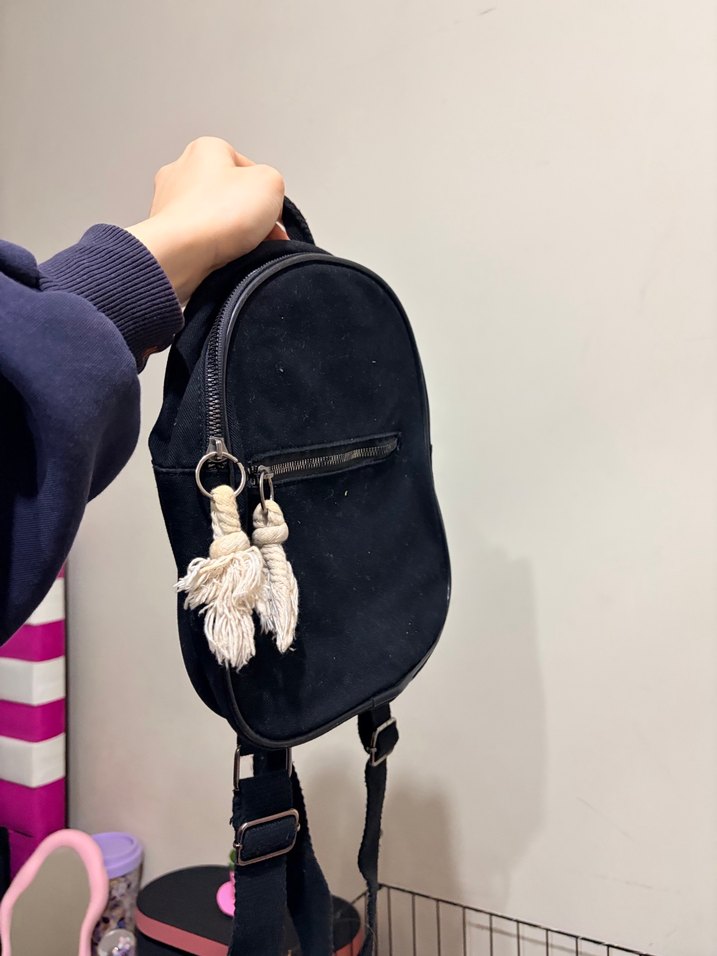 Püsküllü Siyah Süet Kadın Sırt Çantası - Görsel 3