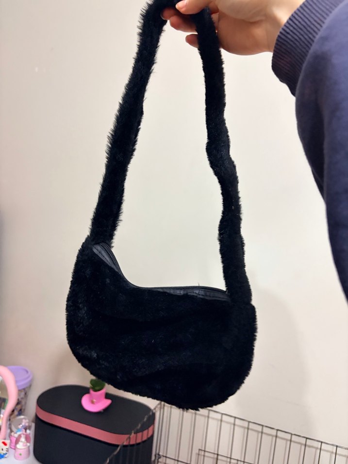 Siyah Tüylü Kadın Omuz Çantası - Görsel 2