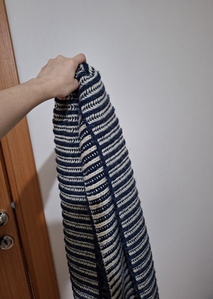 Lacivert krem çizgili atkı - Görsel 4