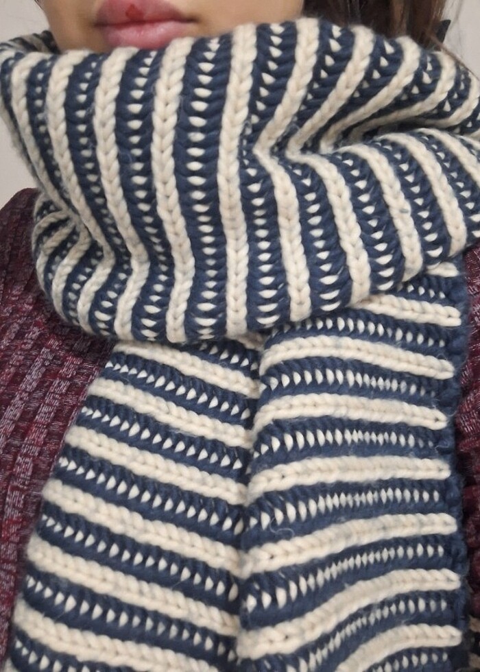 Lacivert krem çizgili atkı - Görsel 5