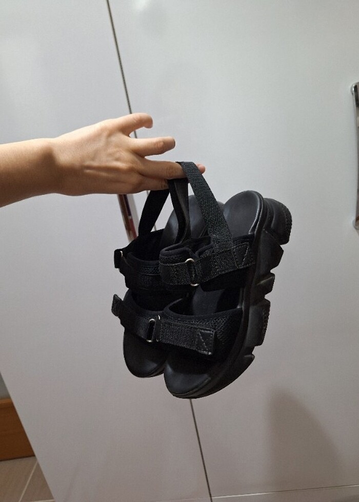 Trendyol shoes siyah sandalet - Görsel 2