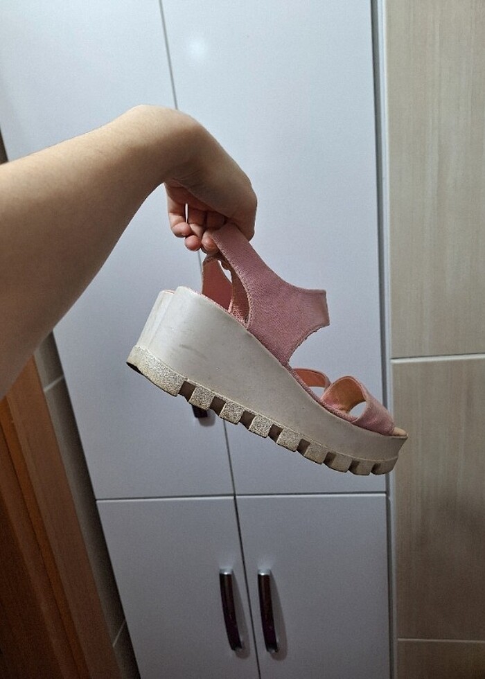 Pembe beyaz sandalet - Görsel 3