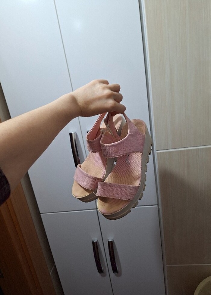 Pembe beyaz sandalet - Görsel 4