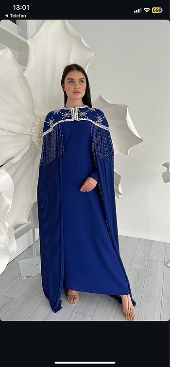 white corner abaya