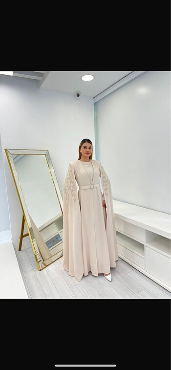 white corner abaya takım