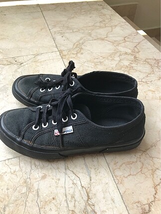 Siyah superga