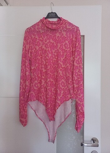 Pembe bodysuit