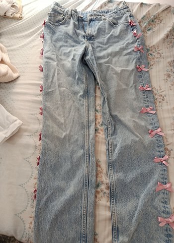 Pembe Fiyonk Detaylı mavi Jeans